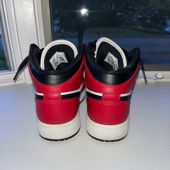 COPY - Air Jordan 1 Mid GS ‘Chicago Black Toe’ - Picture 4 of 5